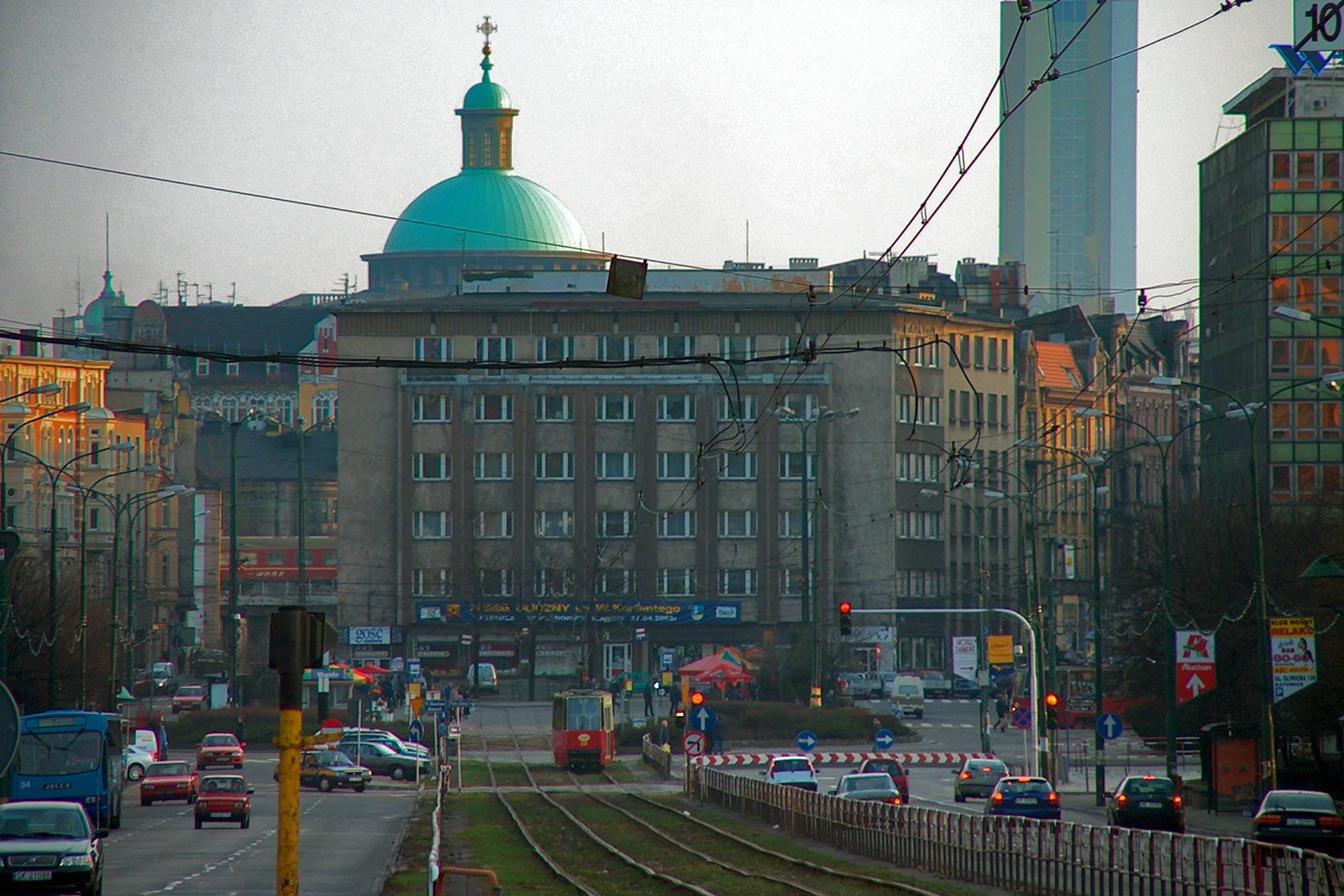 Aleja Korfantego i rynek w 2003 roku