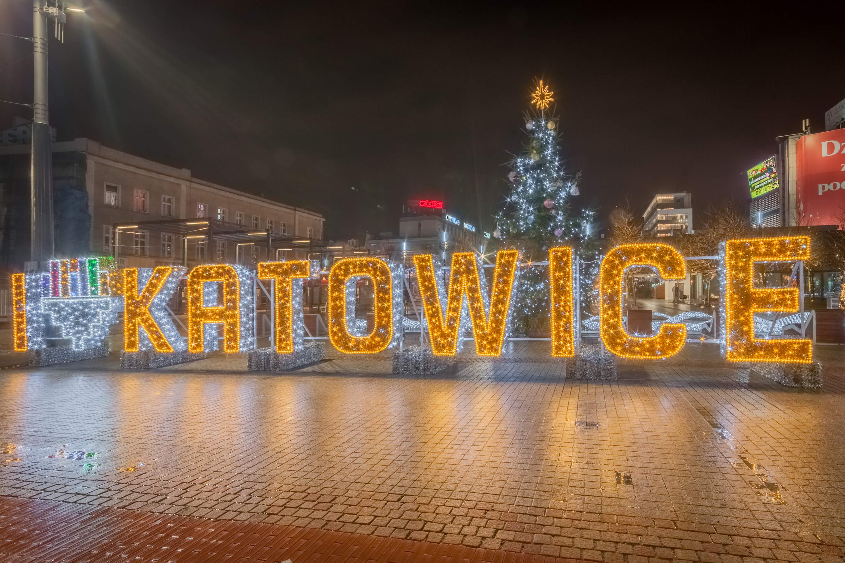 Katowice w świątecznych ozdobach.