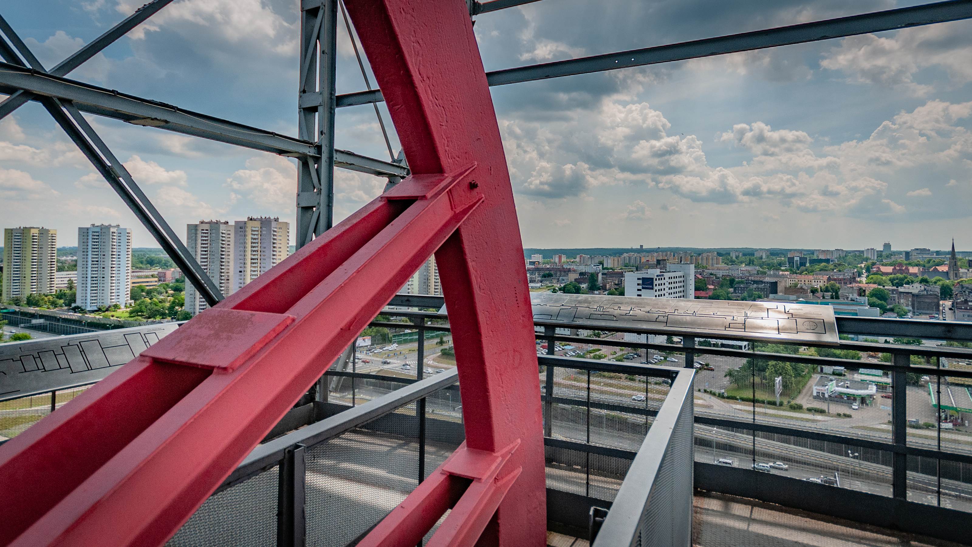 Na tarasie widokowym wieży szybu Warszawa.