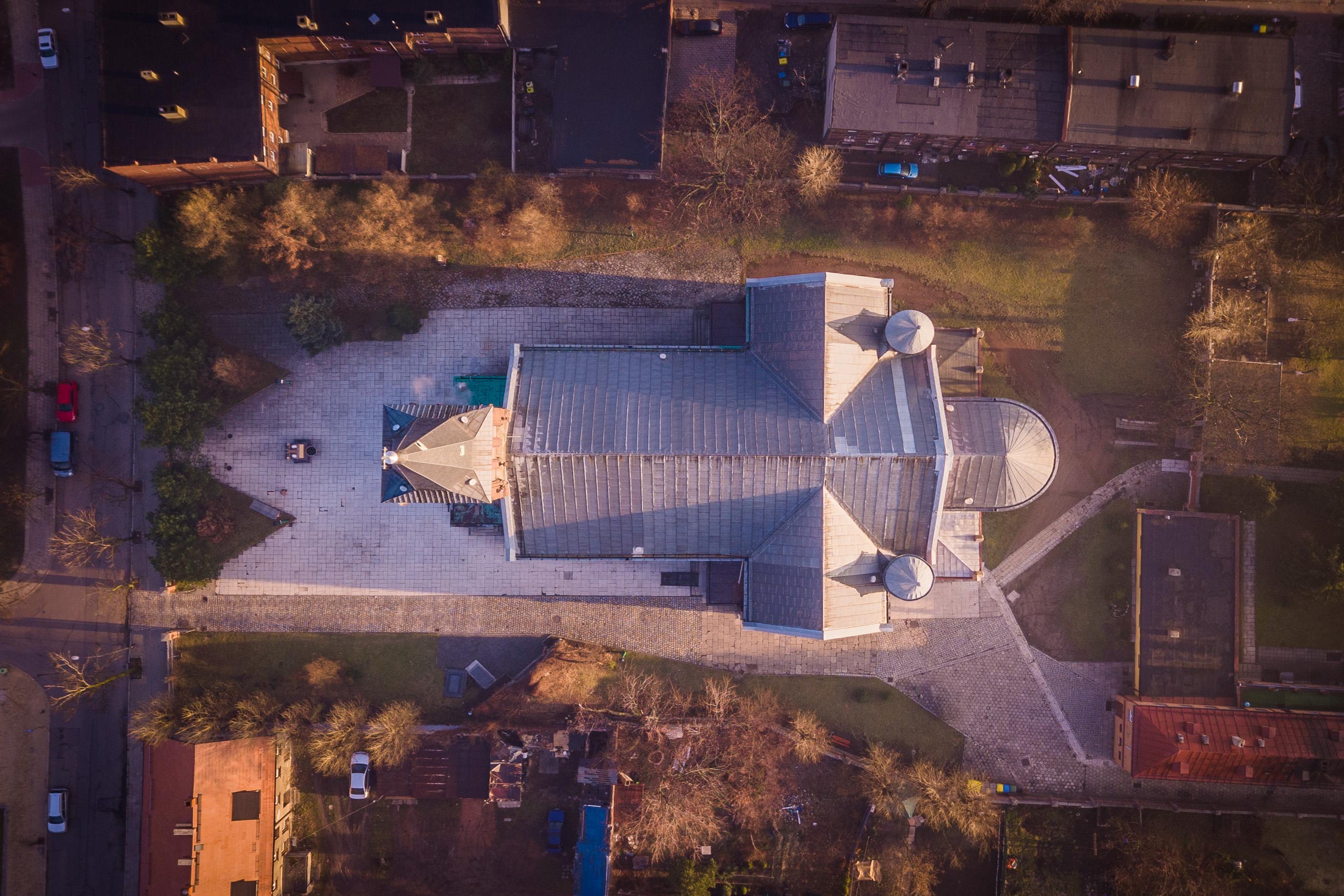 Kościół p.w. św. Jana Nepomucena w Łagiewnikach Śląskich.